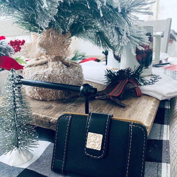 Liz Claiborne Leather Black Gold Wallet - Picture 11 of 11